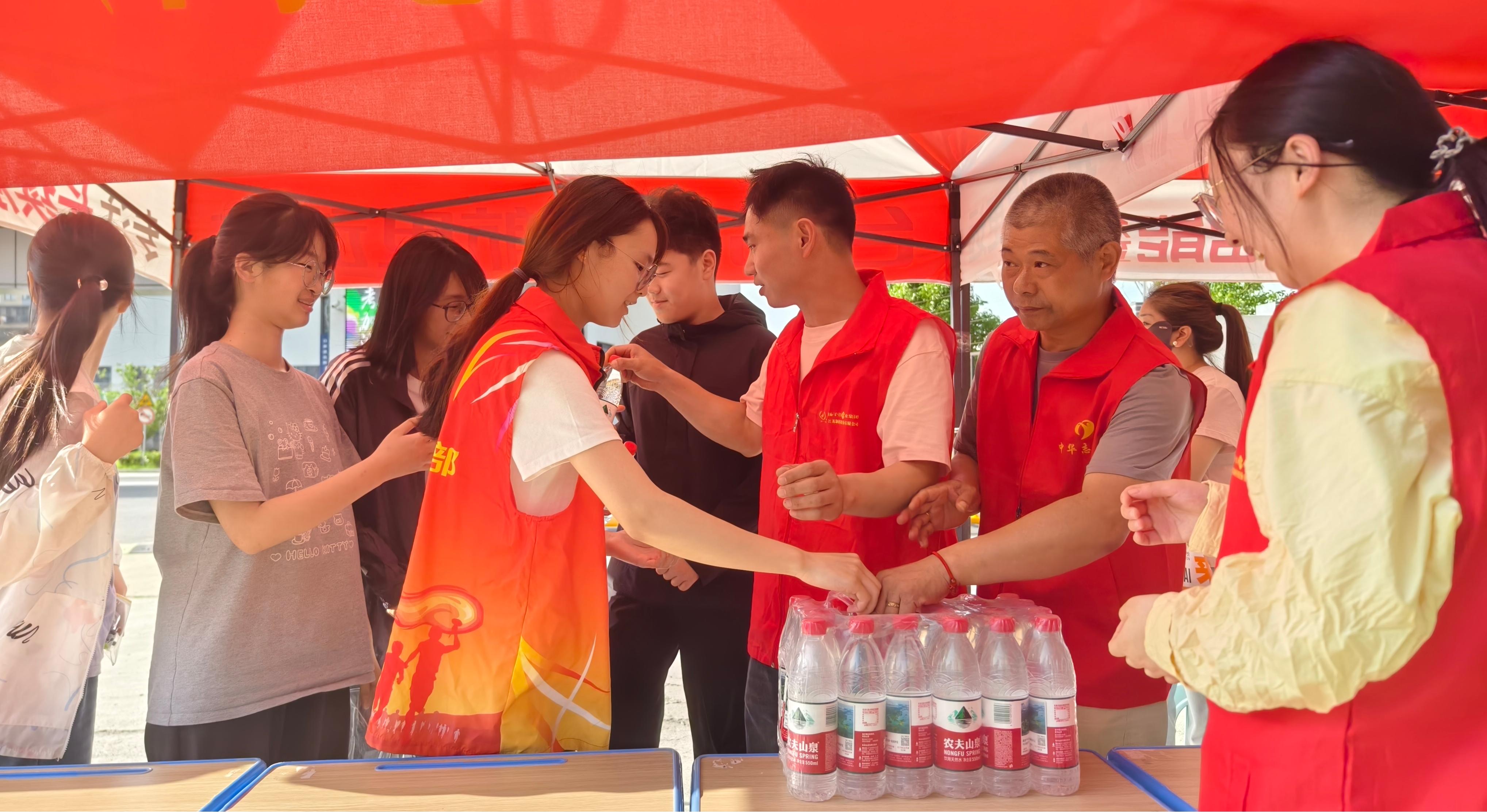 6月中考志愿服务 (4)